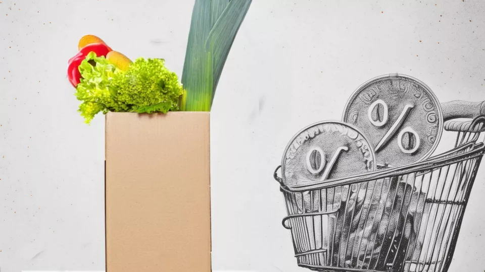 Kollage med en låda med grönsaker och en kundkorg med sallad och stora mynt med procenttecken på. Illustration skapade med Adobe Firefly.