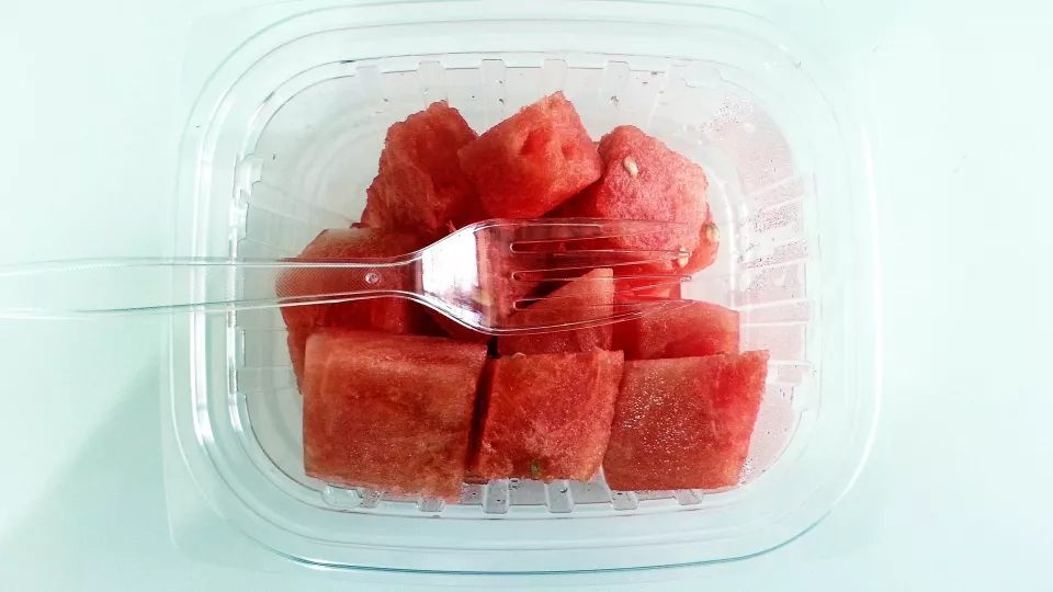 En plastförpackning med vattenmelonbitar i. Foto: Pixabay.