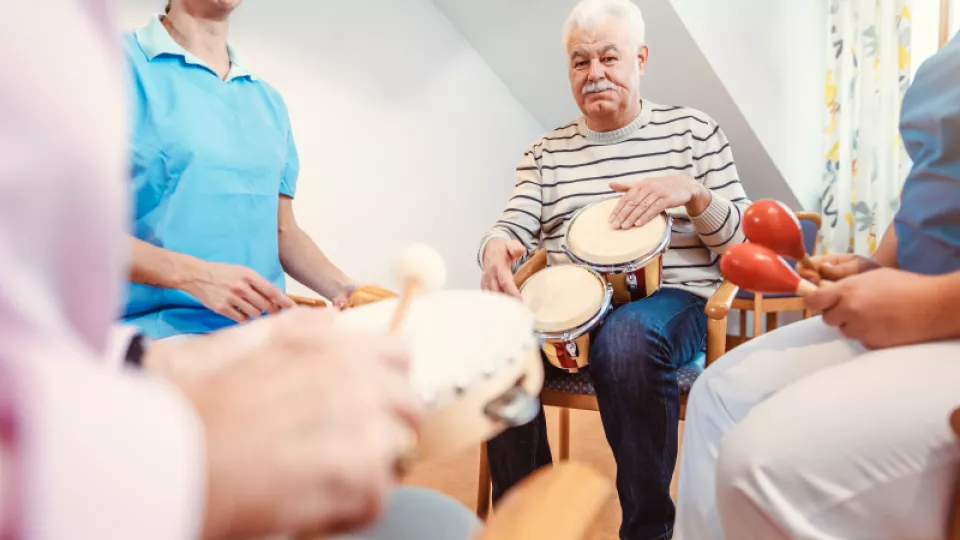 Musikspel på äldreboende