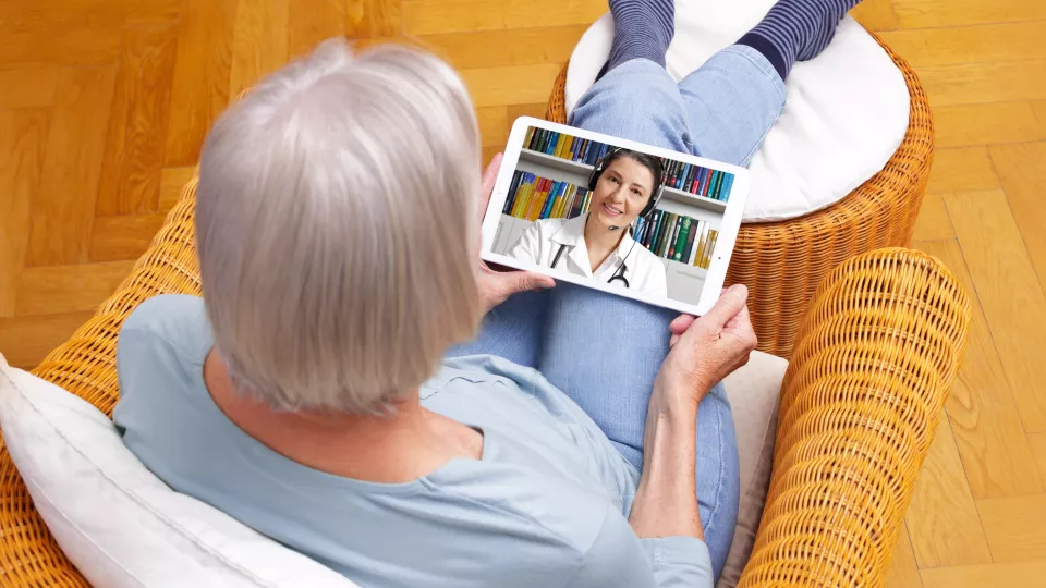 Patient med videosamtal