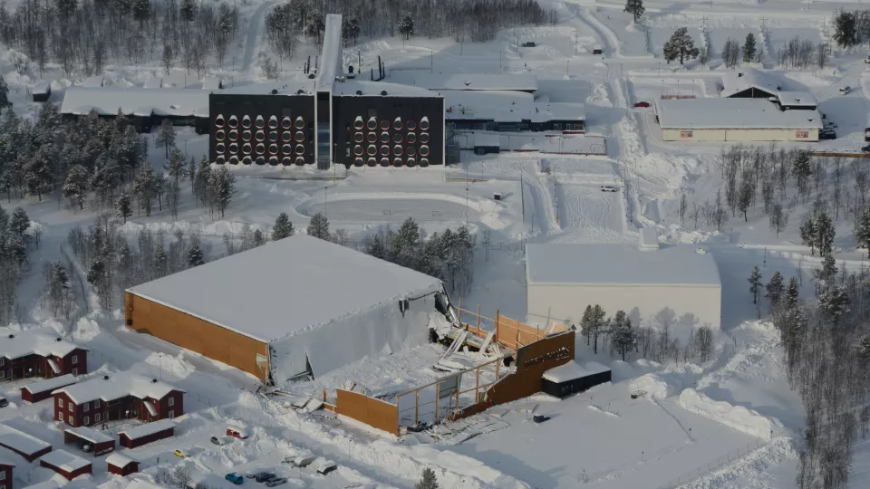 Tarfalahallen i Kiruna rasade i mars 2020, inga personskador. Foto: Polisen.