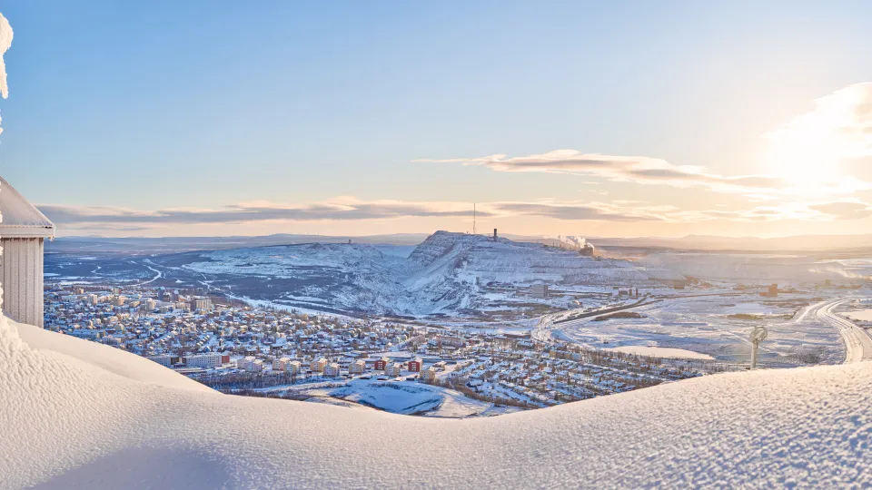 PANORAMA ÖVER KIRUNA STAD OCH JÄRNMALMSGRUVAN