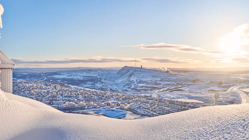 PANORAMA ÖVER KIRUNA STAD OCH JÄRNMALMSGRUVAN
