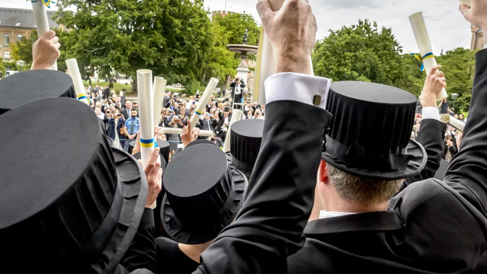 Tidigare doktorander som har fått sina examen. Foto: Kennet Ruona.