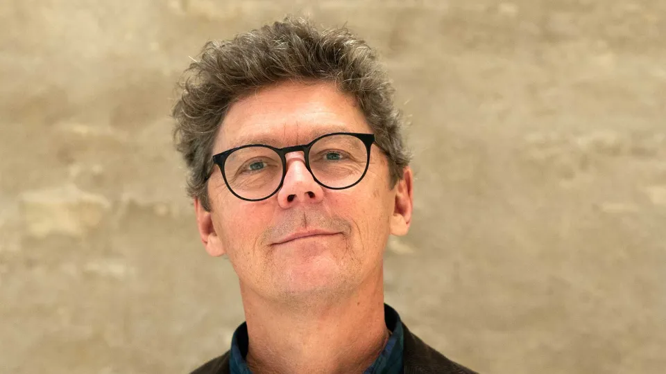 porträtt adam linder. foto.