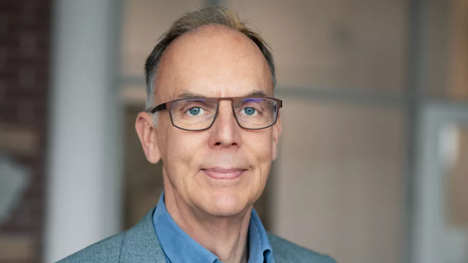Kristian Riesbeck, professor i bakteriologi vid Lunds universitet, fotografi. Foto: Tove Smeds