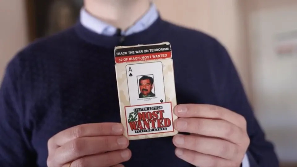 Foto. Kortlek med texten: 52 of Iraq's most wanted.