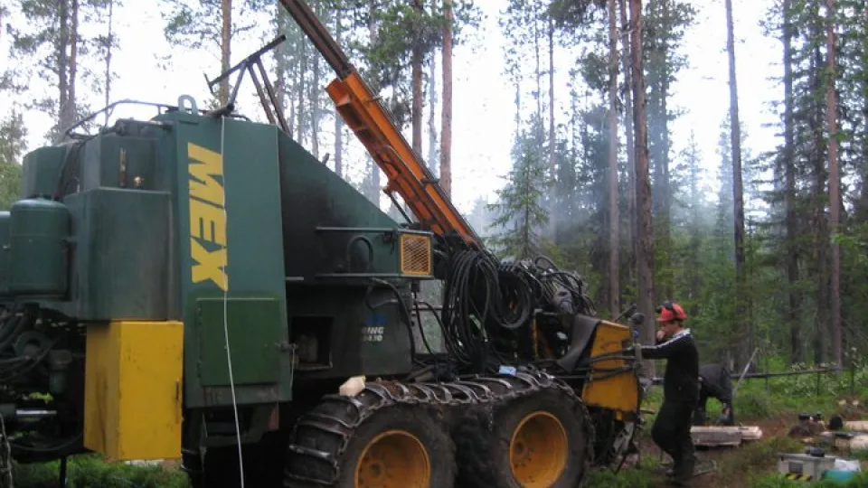 Bild på en borrmaskin som provborrar vid Kallak