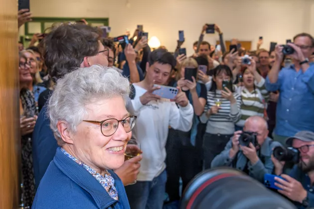 Anne L'Huillier möts av jubel