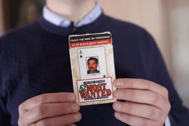 Foto. Kortlek med texten: 52 of Iraq's most wanted.