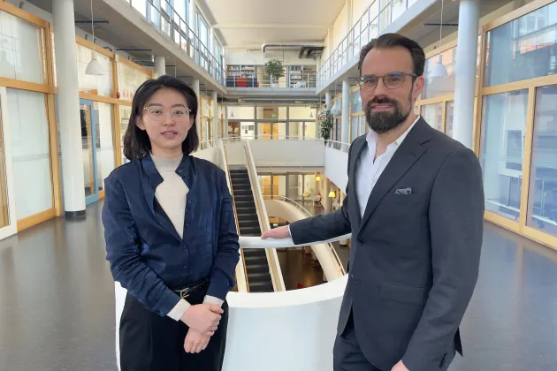 Mengyu Pan och Andreas Edsfeldt vid Lunds universitets diabetescentrum. Foto: Petra Olsson