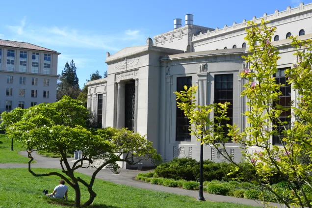 Universitetsbyggnad UCLA. Foto.