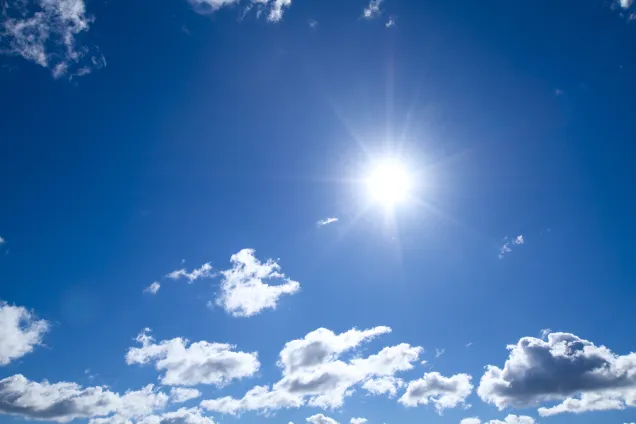 Sol på himmel