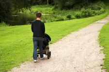 Pappa med barnvagn