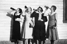 Foto på "flappers", frigjorda kvinnor, 1925. 