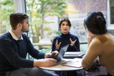 Bild på unga akademiker i Lund.