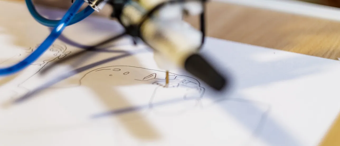 Närbild på ett redskap inom robotik och automation.