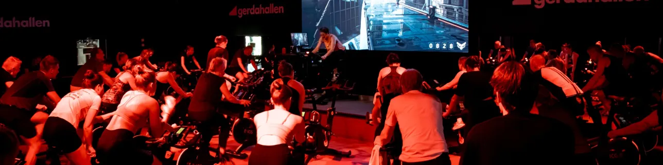 Gruppträning på spinning torget Gerdahallen