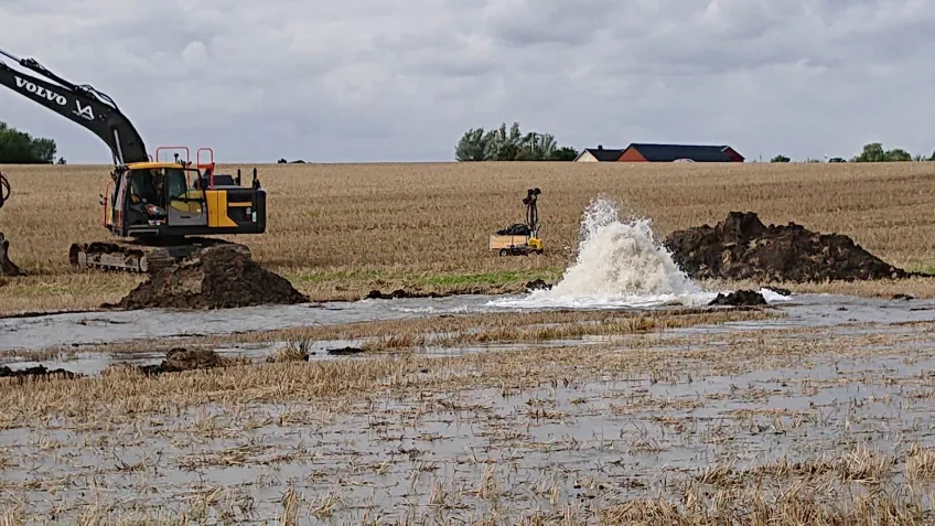 Vattenläcka på åker
