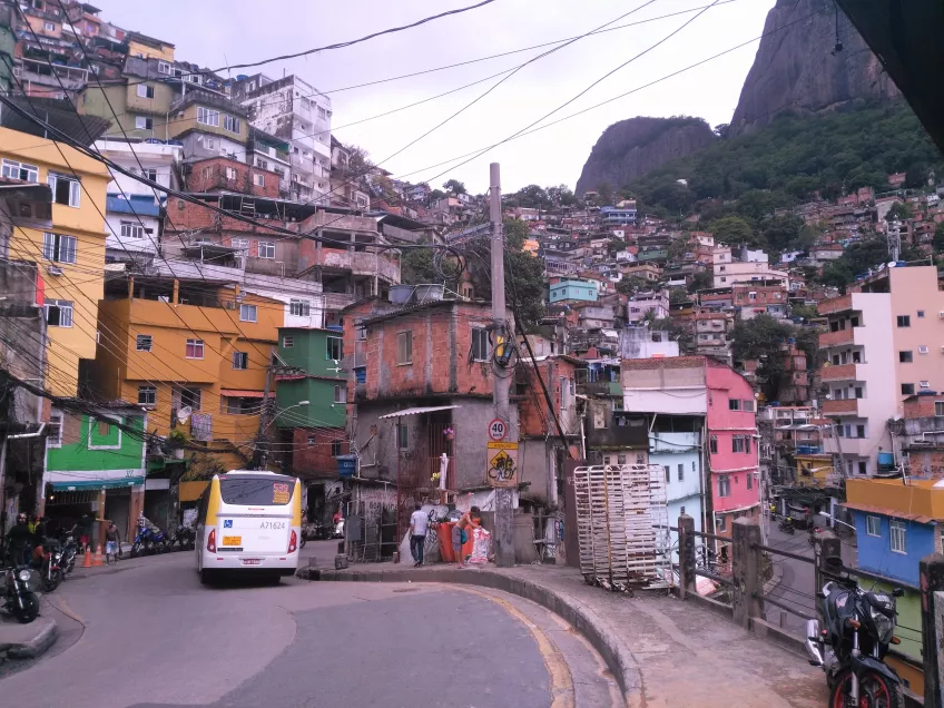 En gata i favelan  i Rio de Janeiro i Brasilien. Foto: Ebba Brink.
