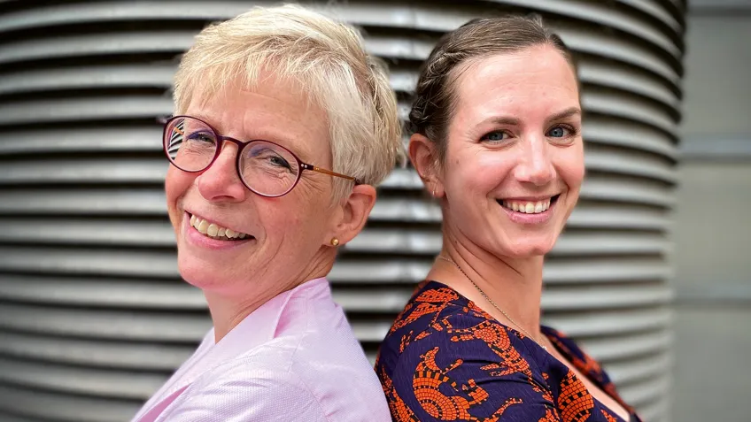 Porträtt av två kvinnor.