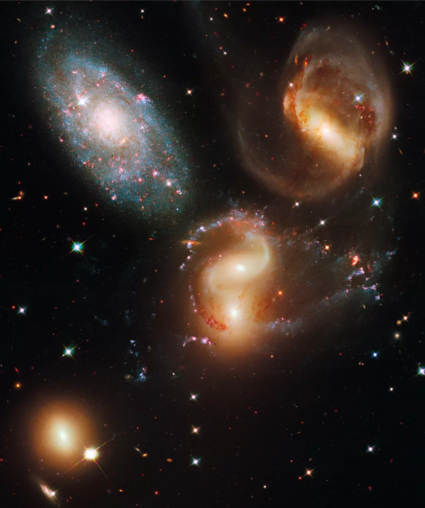 Bild på galaxer i universum.