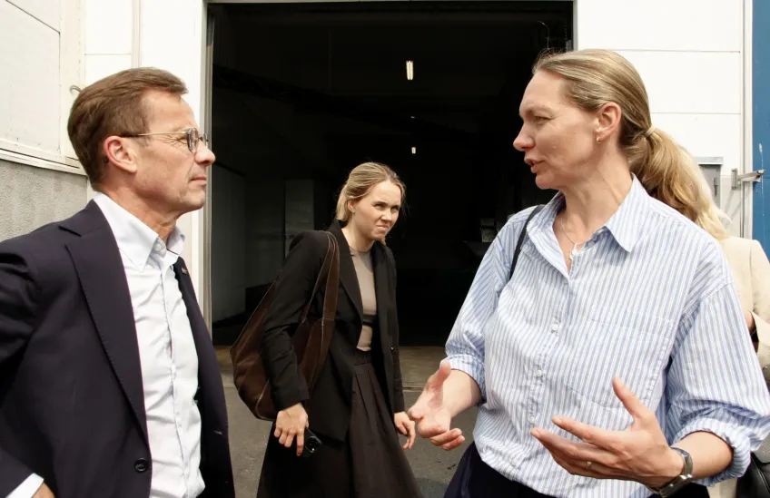 Samtal mellan statsministern och Marianne Hall.