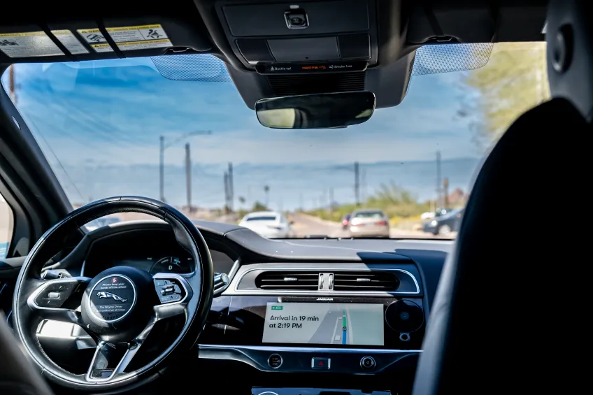 Foto på självkörande bil från insidan 