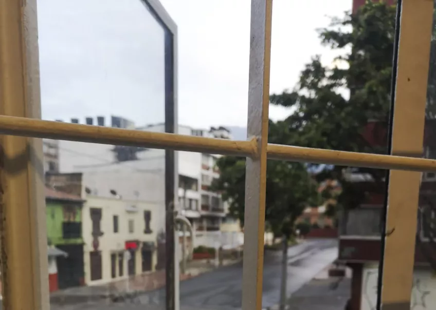 De gallerförsedda fönstren gjorde karantänen i Colombia extra jobbig. Bild: privat
