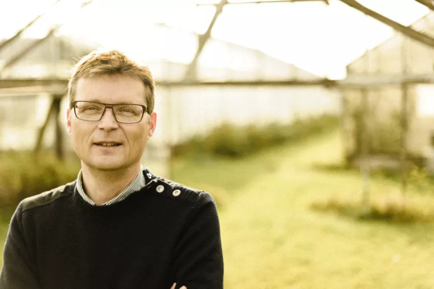 Lars J Nilsson är professor i miljö- och energisystem och forskar bland annat på industrins omställning till fossilfri produktion inom ramen för forskningsprojekten Reinvent, Steps och Hybrit. 